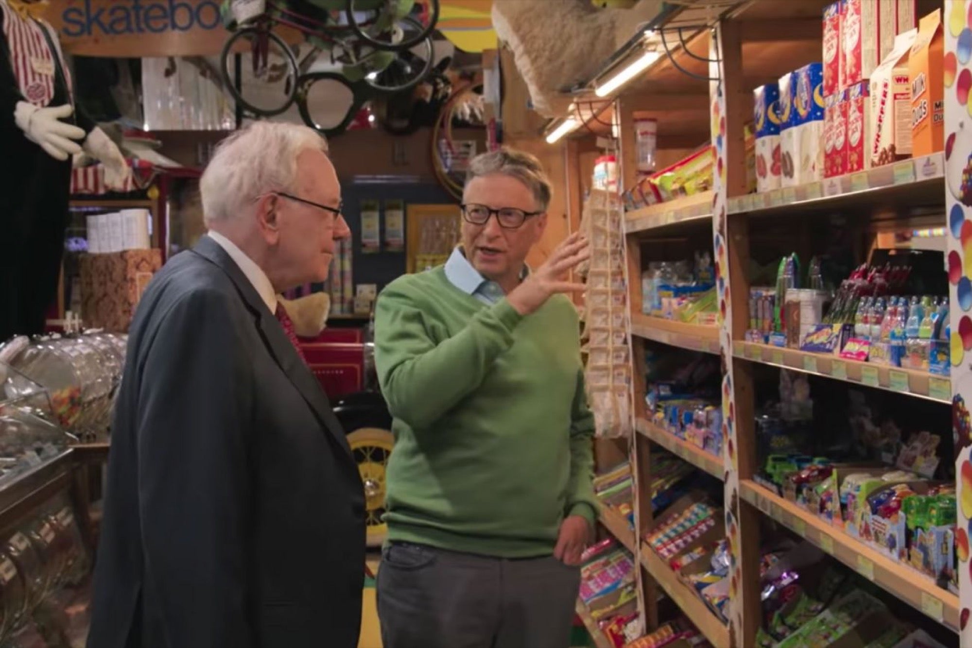 Billionaires Are Just Like Us: Watch Bill Gates and Warren Buffett Browse  Records and Buy Candy