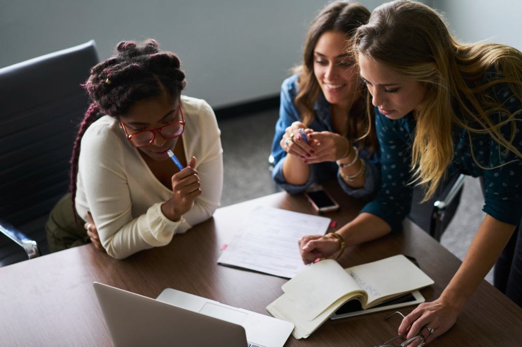 4 Ways to Create a Spirit of Collaboration for Women in the Workplace