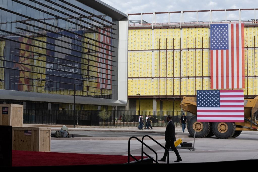 Apple To Make Semiconductor Chips In New Arizona Factory