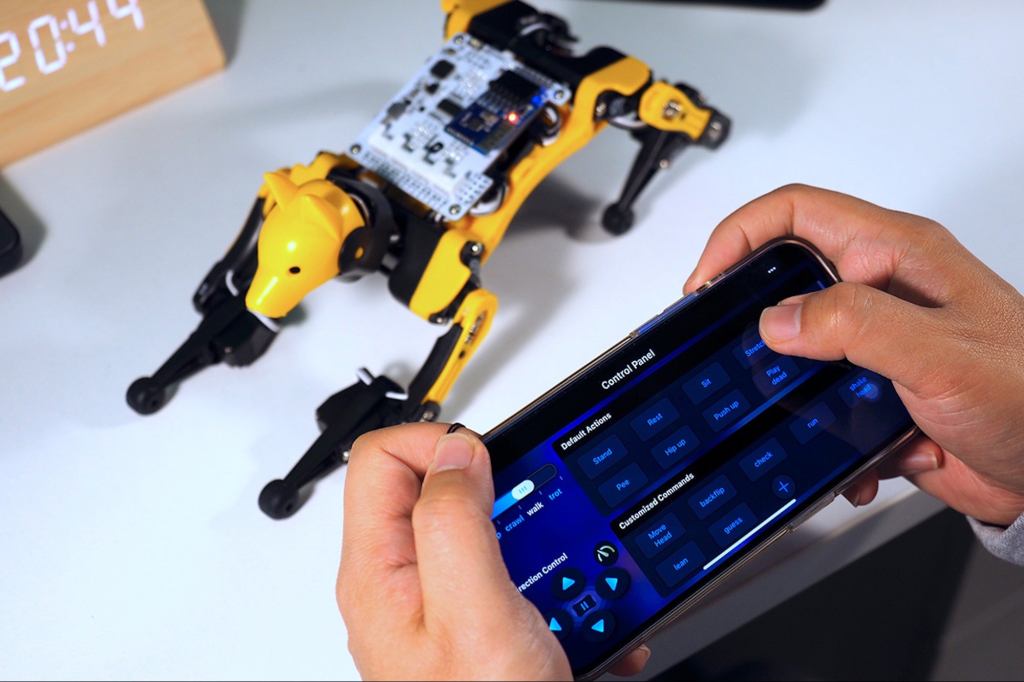 Android Dog Learn the Skills of a Web Developer With This Programmable Dog