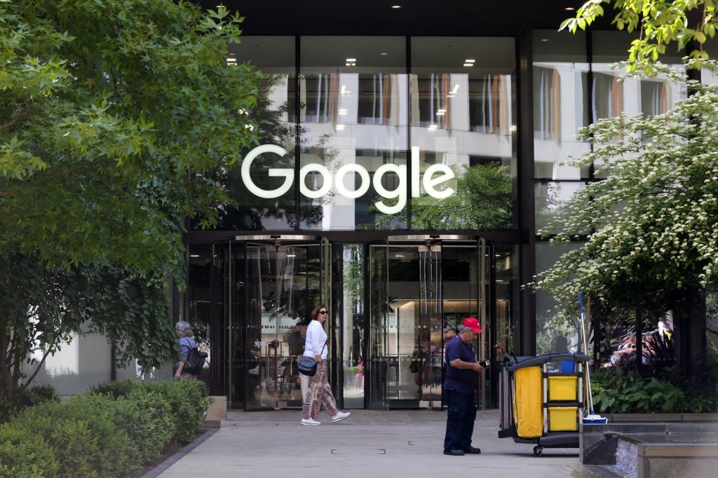 Google Salary Data Leak Shows Employee Compensation in 2022