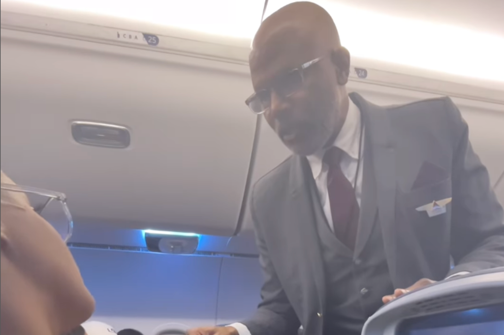Flight Rapper Austic Musician Refused to Stop Singing, Almost Booted from Flight