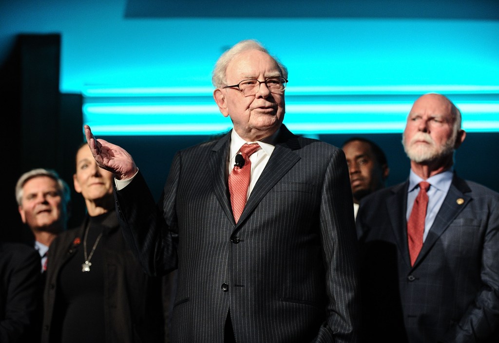 Philanthropist Warren Buffett (C) is joined onstage by 24 other philanthropist and influential business people featured on the Forbes list of 100 Greatest Business Minds during the Forbes Media Centennial Celebration at Pier 60 on September 19, 2017 in New York City. (Photo by Daniel Zuchnik/WireImage)