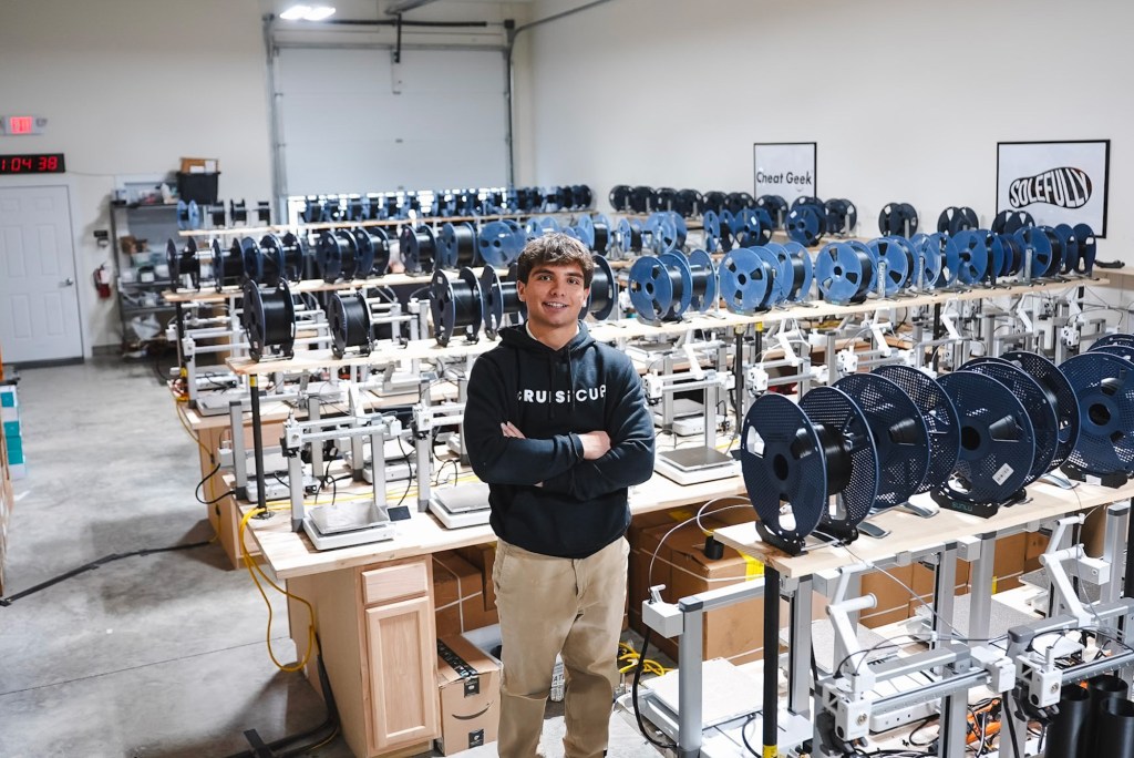 How an 18-Year-Old’s Business Made Over 0,000 in 1 Month