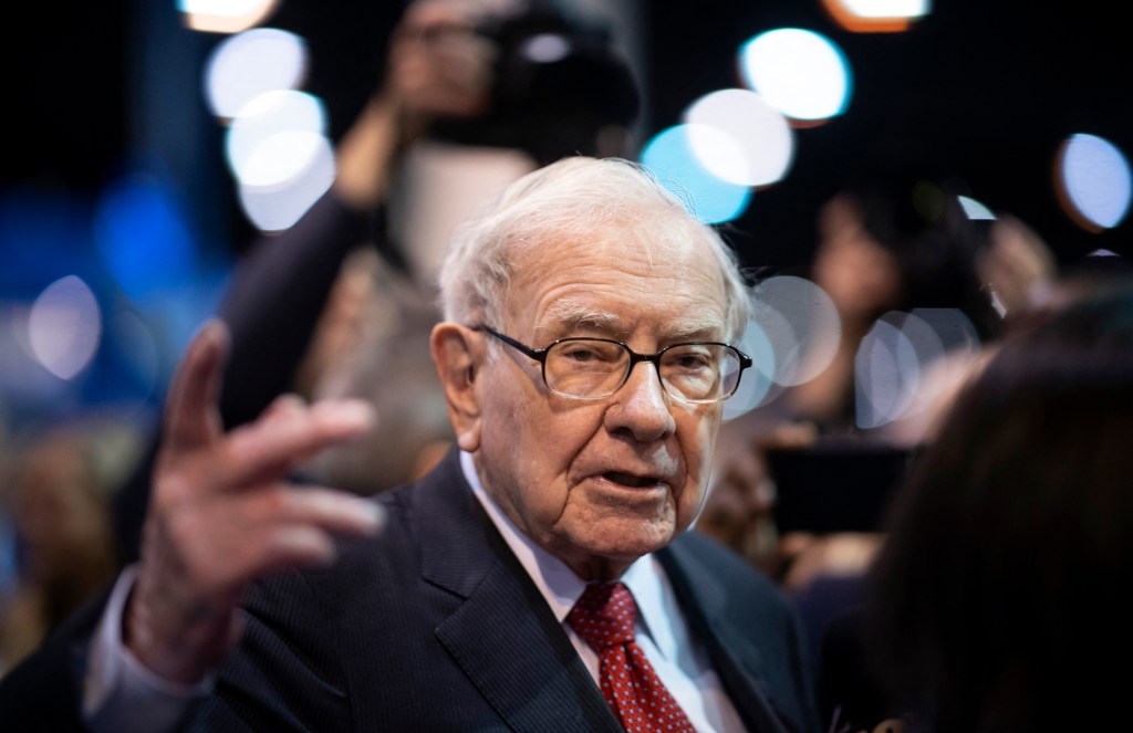 Warren Buffett, former CEO of Berkshire Hathaway, speaks to the press as he arrives at the 2019 annual shareholders meeting in Omaha, Nebraska, May 4, 2019. (Photo by Johannes EISELE / AFP)