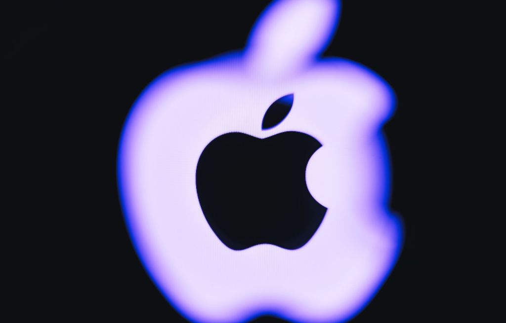 Apple In Talks With Intel and Samsung to Build Chips in the US -Here's Why