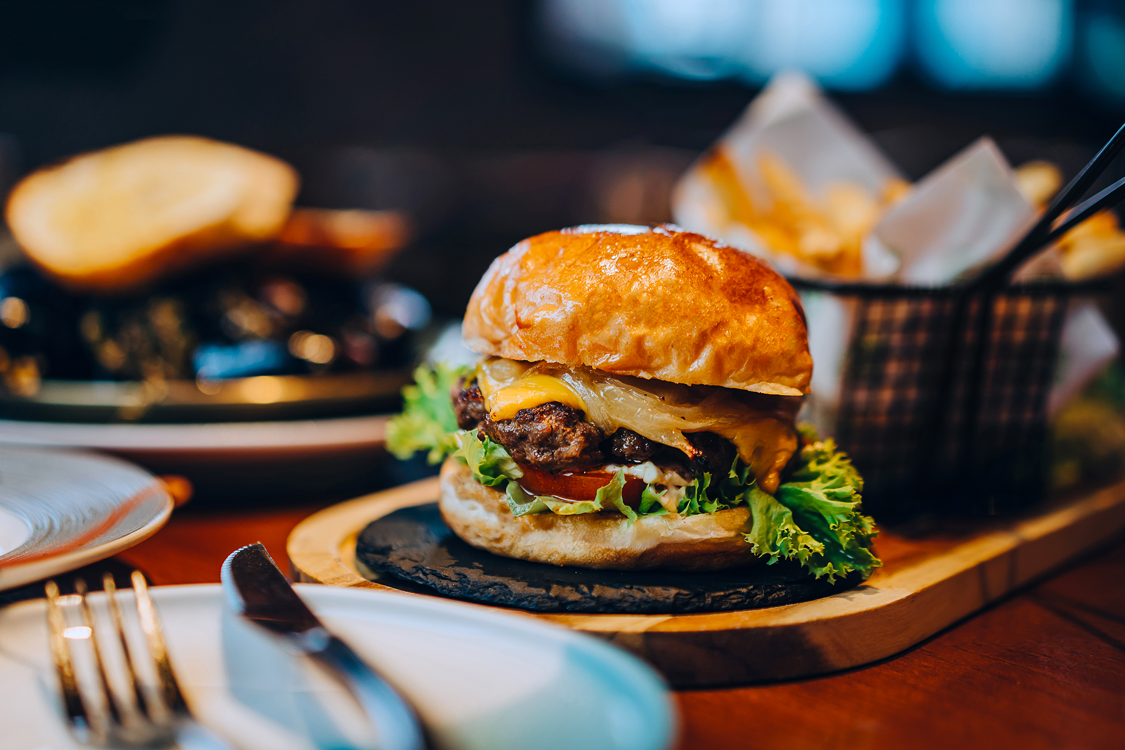 Lowest-Cost vs. Big-Budget Burgers: Which Hamburger Franchise Investment Is Right for You?