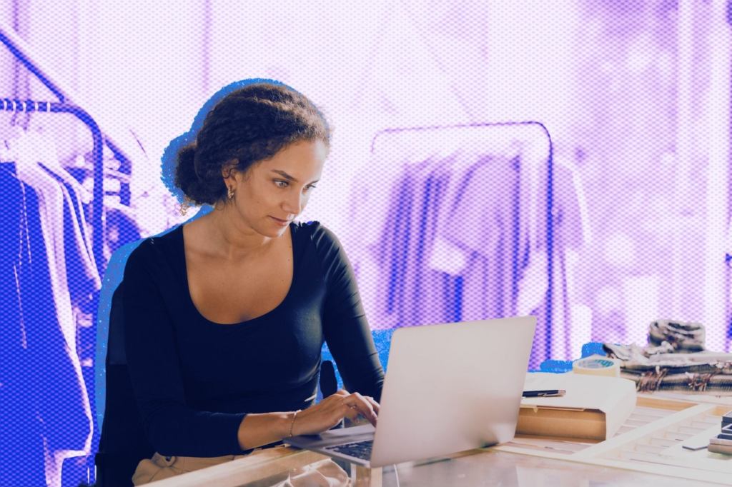 4 AI Prompts to Build a Profitable One-Person Business in 2026 (The Part Every AI Influencer Skips)