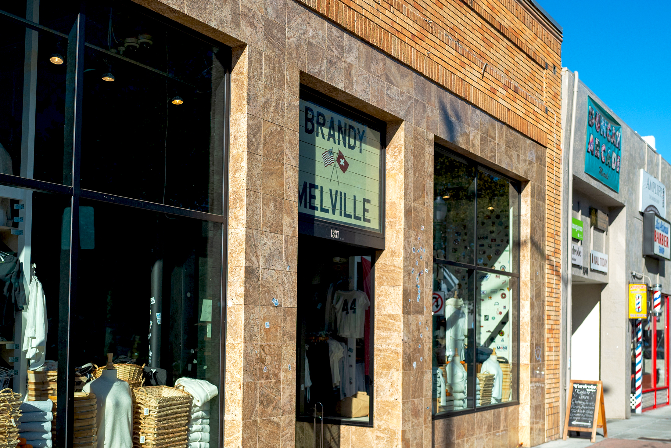 This Retailer Shut Its Fitting Rooms and Angered Customers. It Might Boost Sales Anyway.