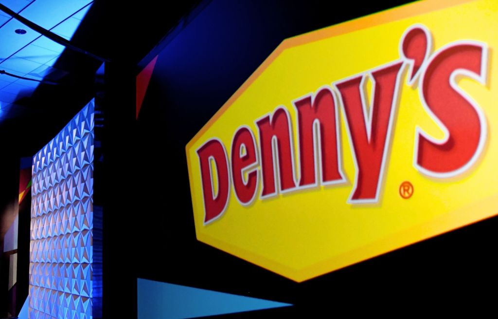 She Ate At Denny’s Before She Set A Record Rowing Solo Across The Pacific — Here’s The Surprising Way The Chain Responded