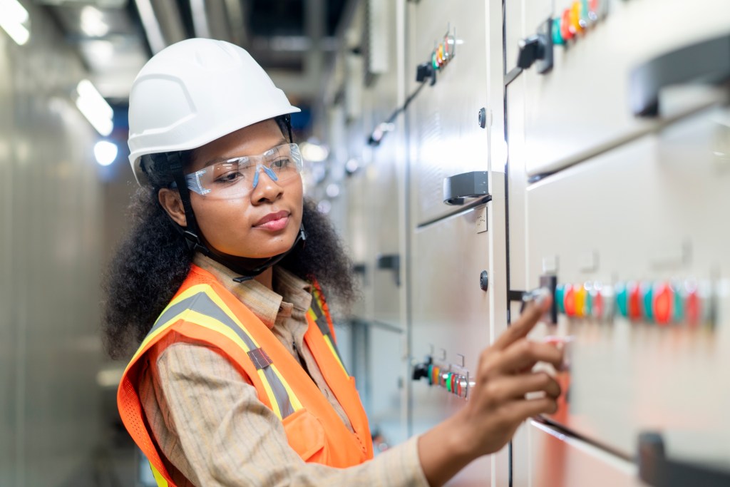 ‘Everybody Wants That Money’: AI Companies Promise Blue-Collar Workers Salaries Up to $280,000