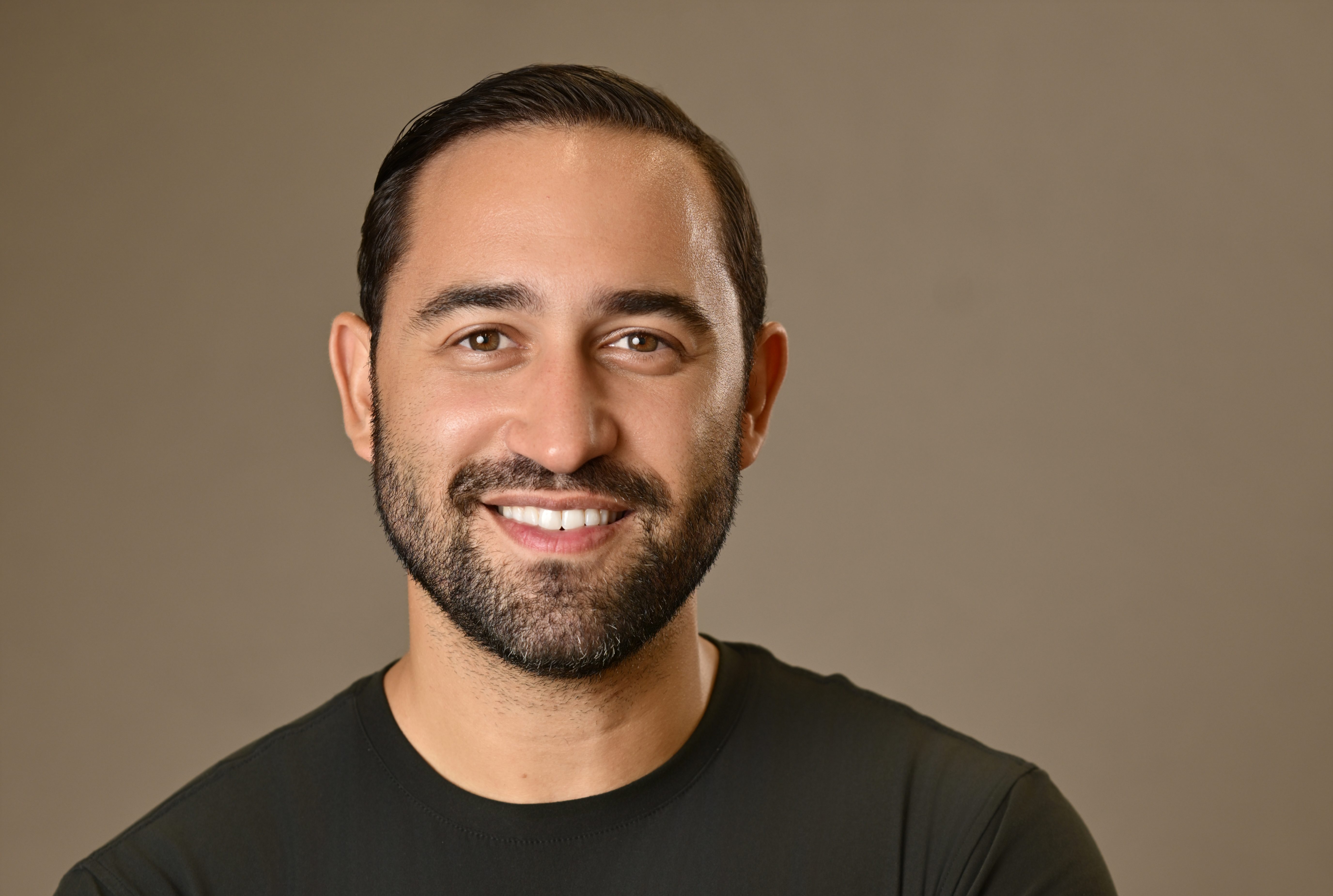 His Bootstrapped Business Fixes Broken Customer Service and Brings in 9 Figures a Year: ‘We Should Not Use AI to Replace the Human Touch’
