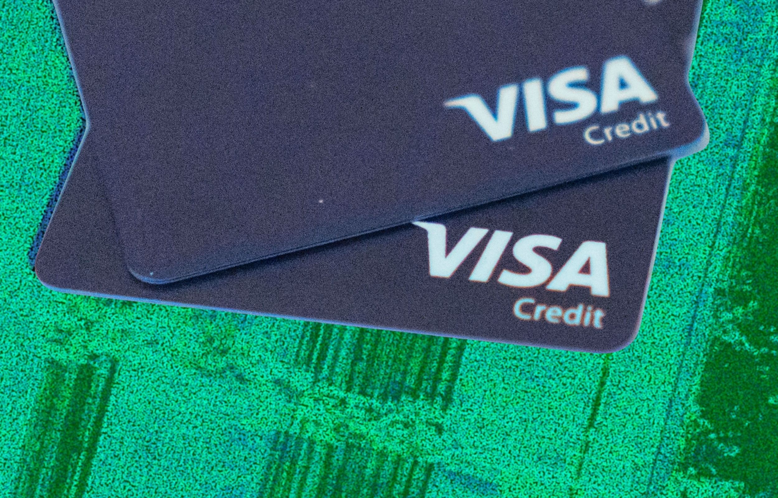 This Is ‘One of the Worst’ Strategies You Can Follow With Your Credit Card, and Over 40% of Cardholders Do It