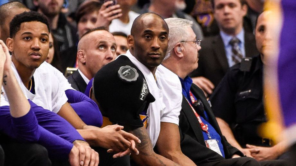 Kobe wearing a Hyperice shoulder wrap during a Lakers game