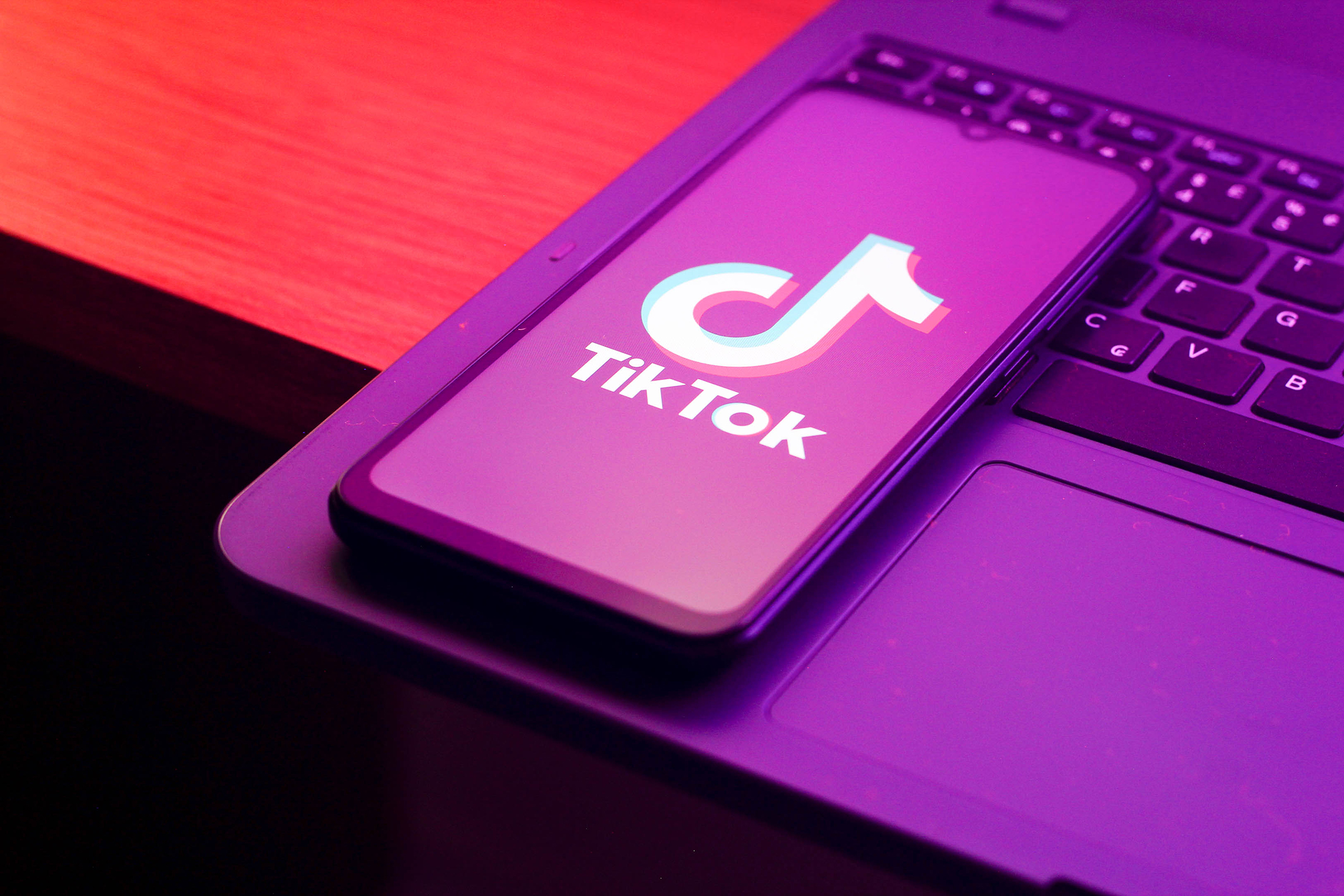 TikTokers Make Up to $6,000 a Month Posting Sneaky Ads That Don’t Look Like Ads — But Is It Legal?