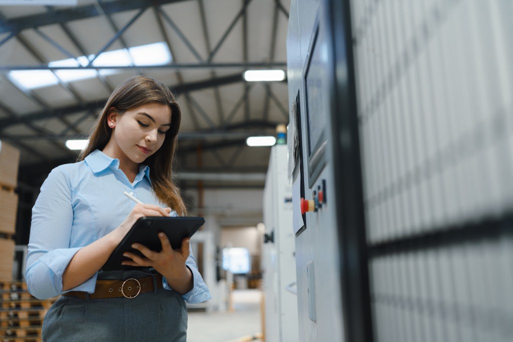 Workers Are Managing AI Bots — Without Getting Manager Pay
