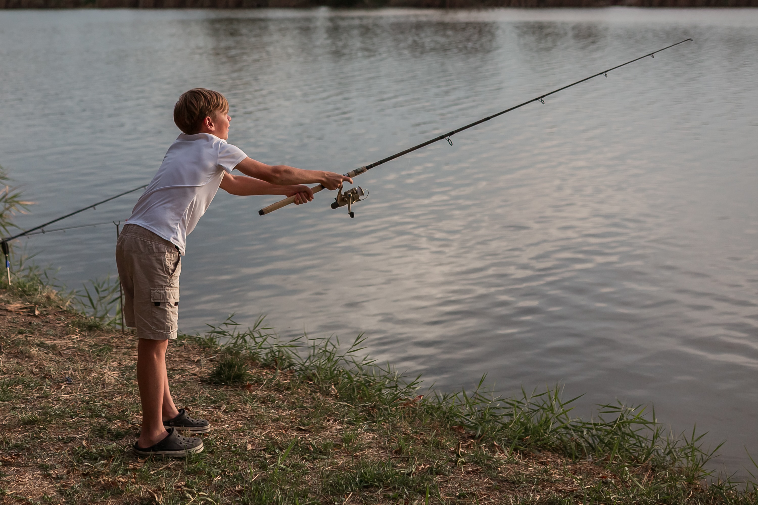 Fishing Rond Grab a Fishing Rod to Earn Scholarship Money for College