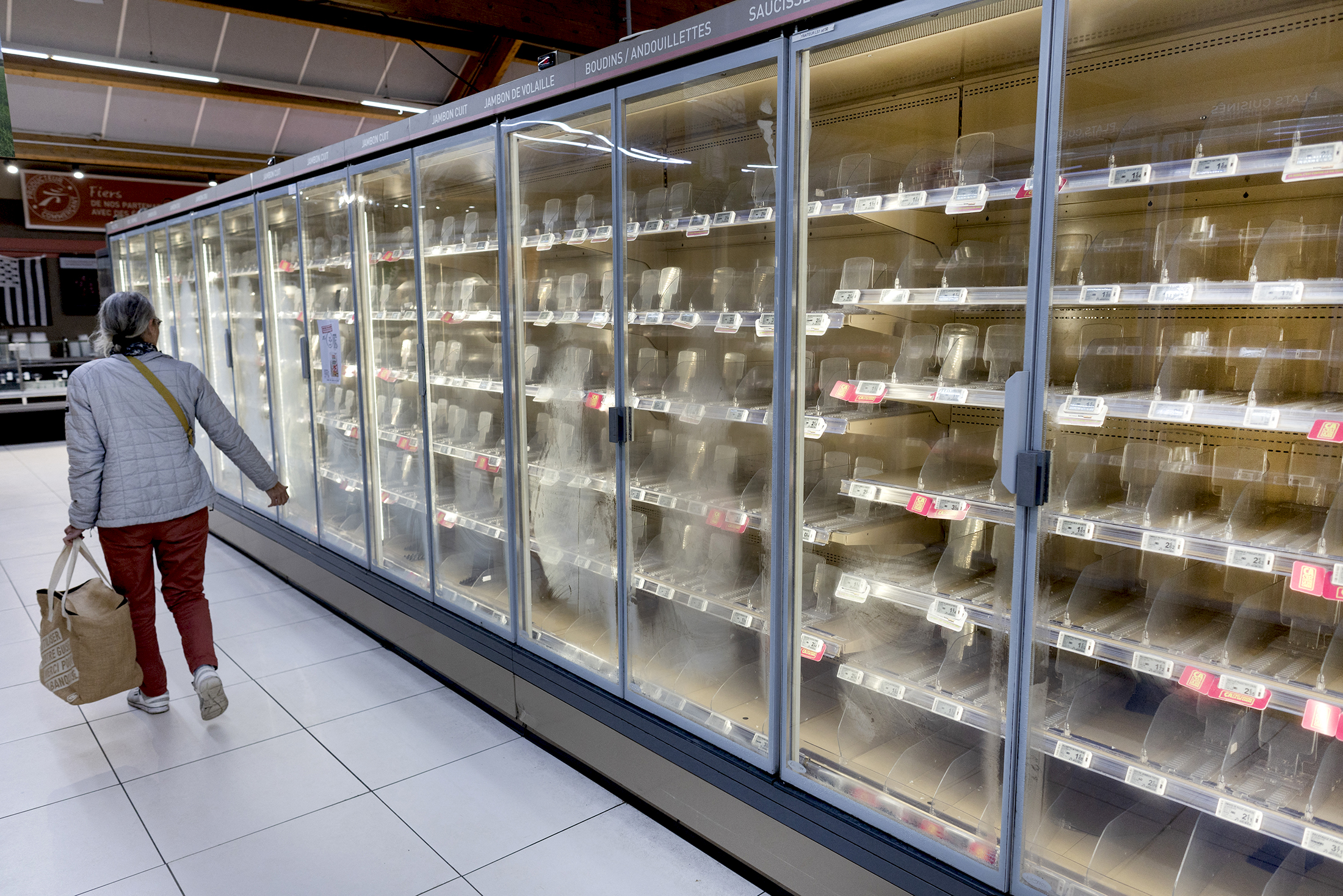Cyberattack Disrupts 400 French Supermarkets, Forces Food Disposal